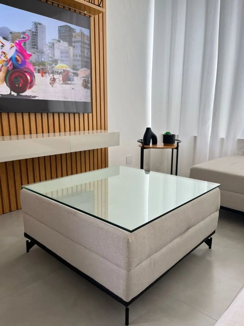 Puff Quadrado com Tampo de Vidro 90x90.