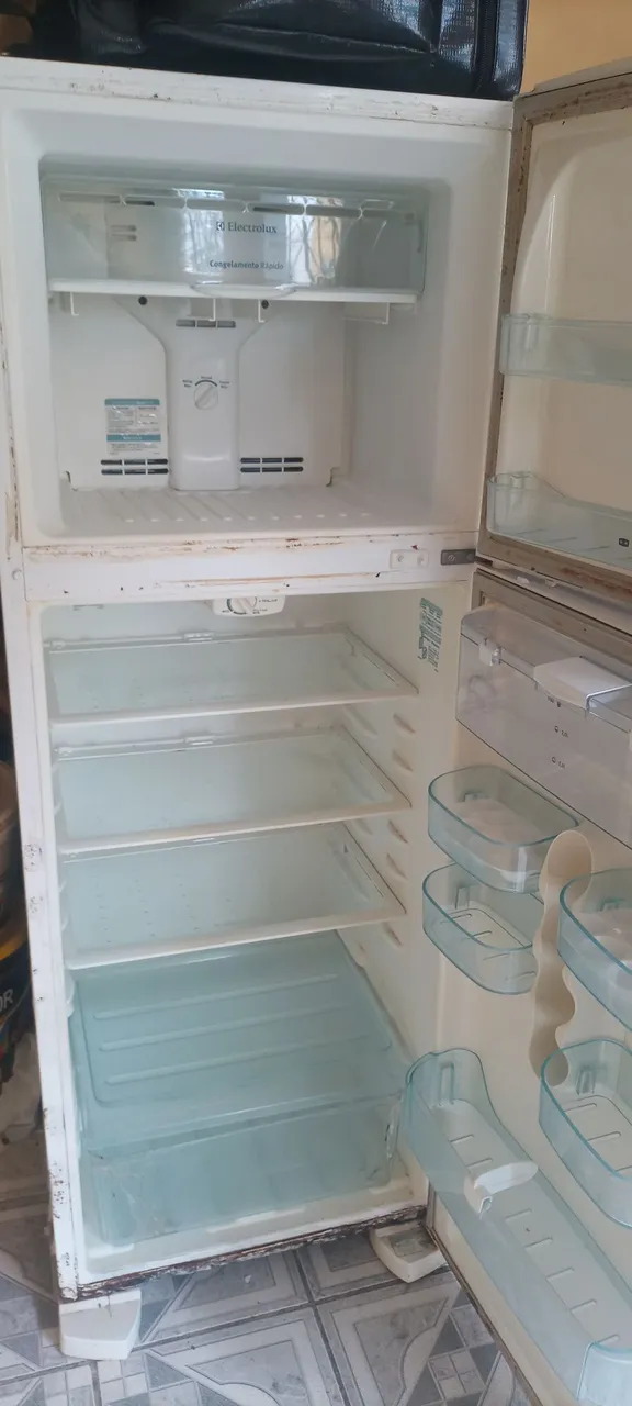 Geladeira Electrolux com Congelamento Rápido