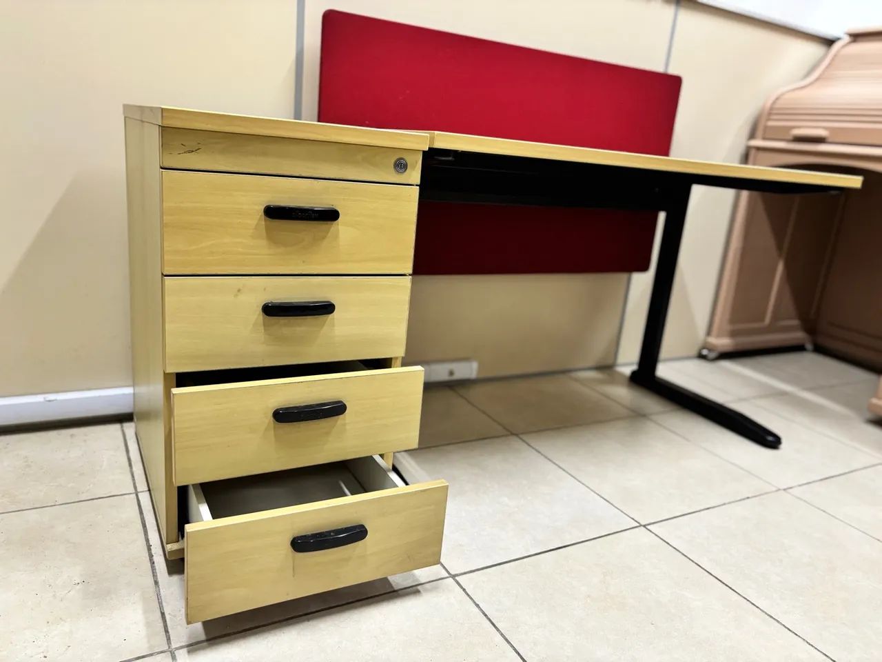 MESA COM GAVETEIRO ALBERFLEX ESTADO ÍNTEGRO MESA 120Cm gav 40Cm 
