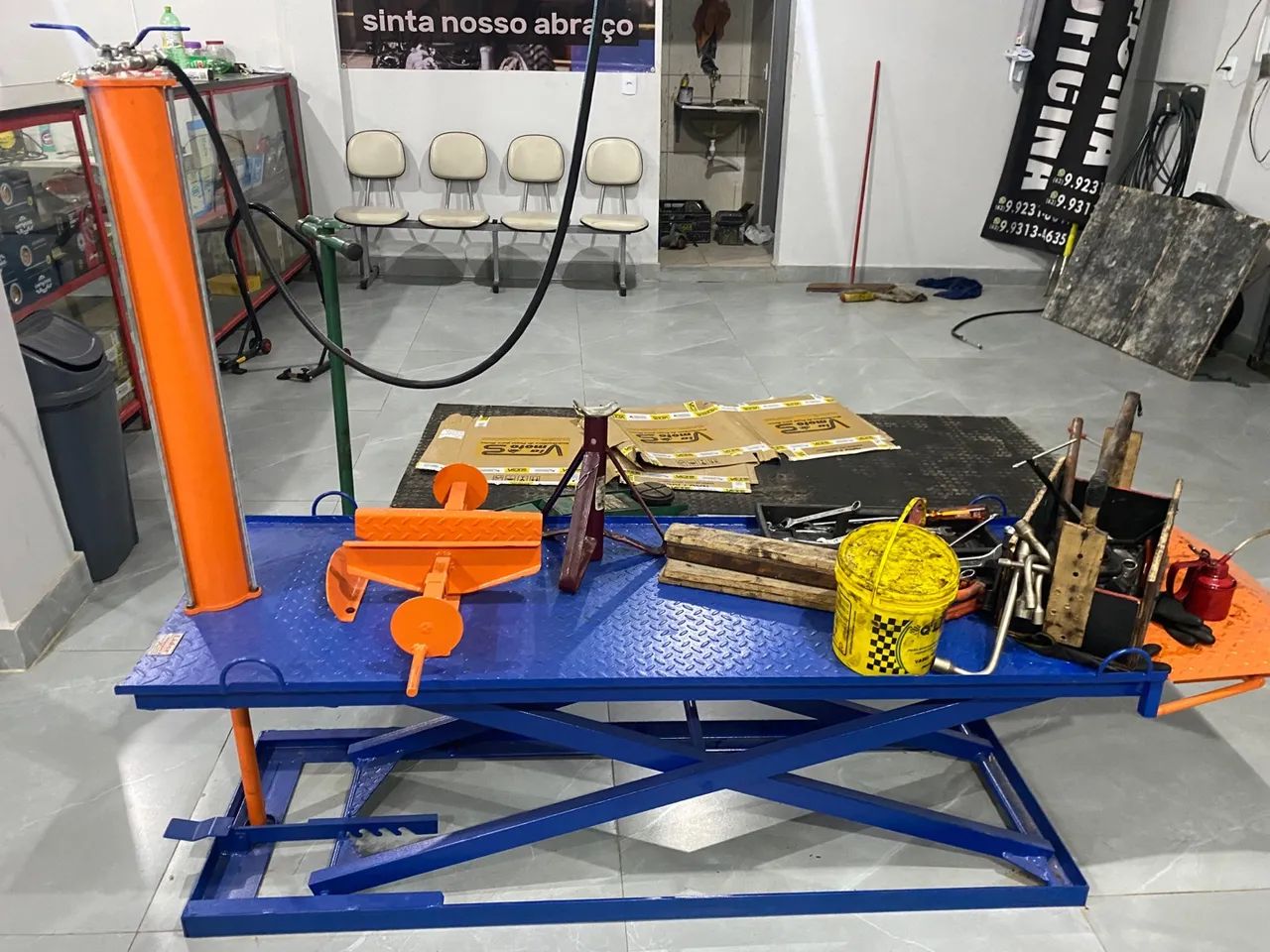 Mesa elevatória para oficina de motos