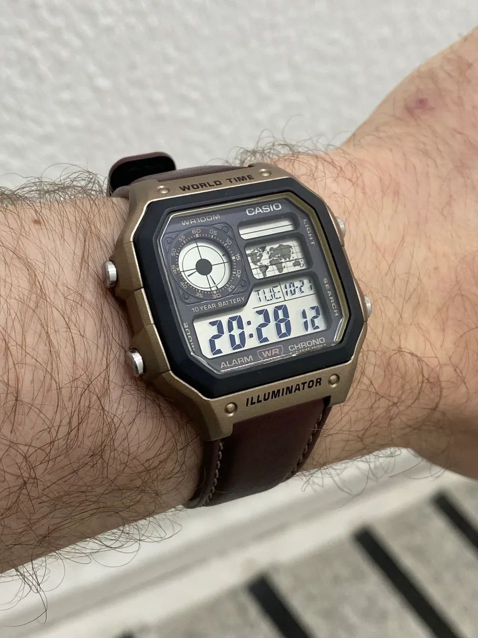 Relógio Casio Royale AE-1200WHL-5AV com Pulseira de Couro