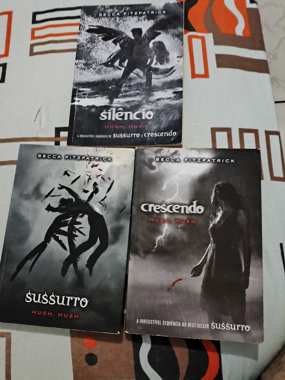 Coleção Hush, Hush Becca Fitzpatrick