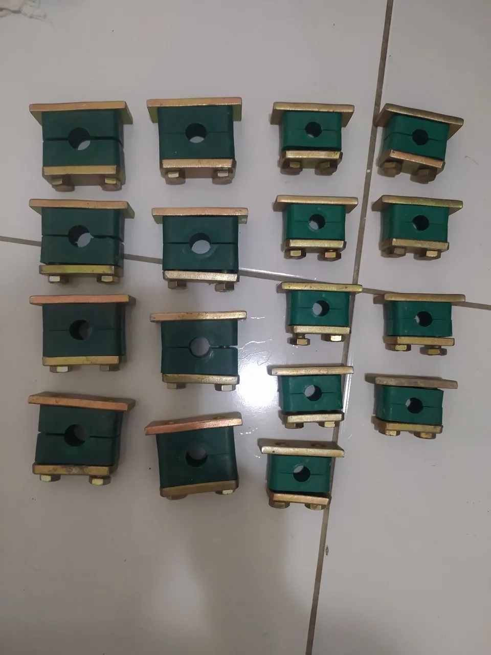 Abraçadeiras KV para tubos hidraulicos