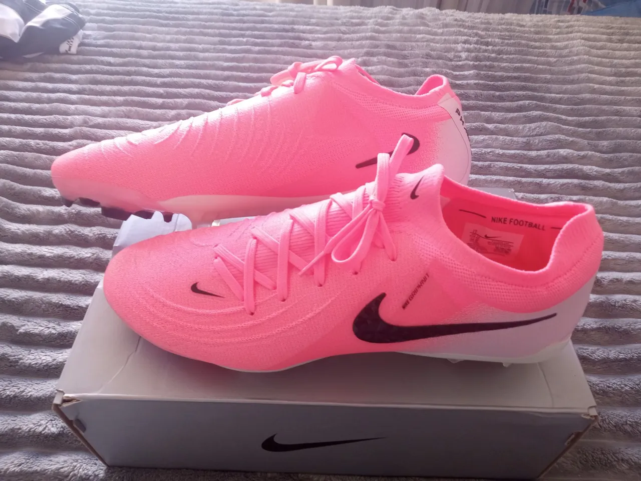 Chuteiras Nike Phantom GT2 - Rosa Choque
