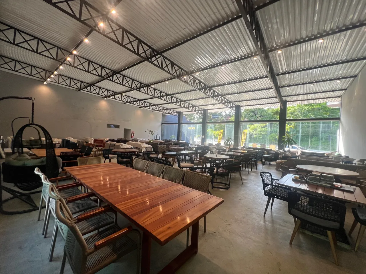 Alugo ponto comercial na Av. Beira Rio, 400m² - R$ 8.500,00. -
