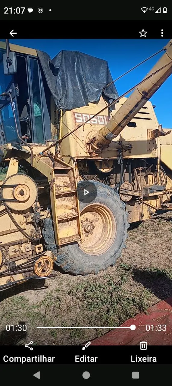 Colheitadeira New Holland 5050