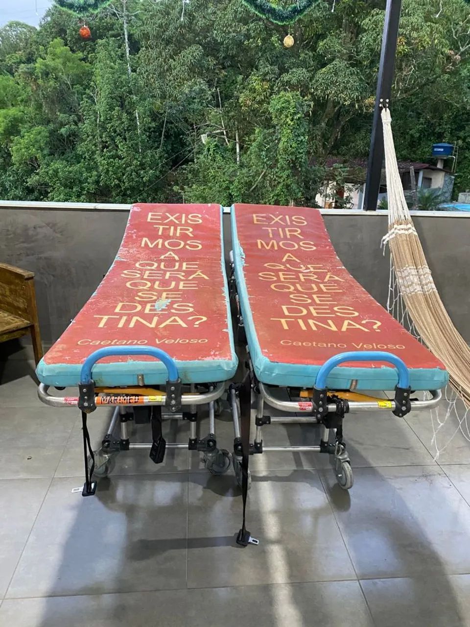 Duas macas hospitalares com conchonetes - Foto 2