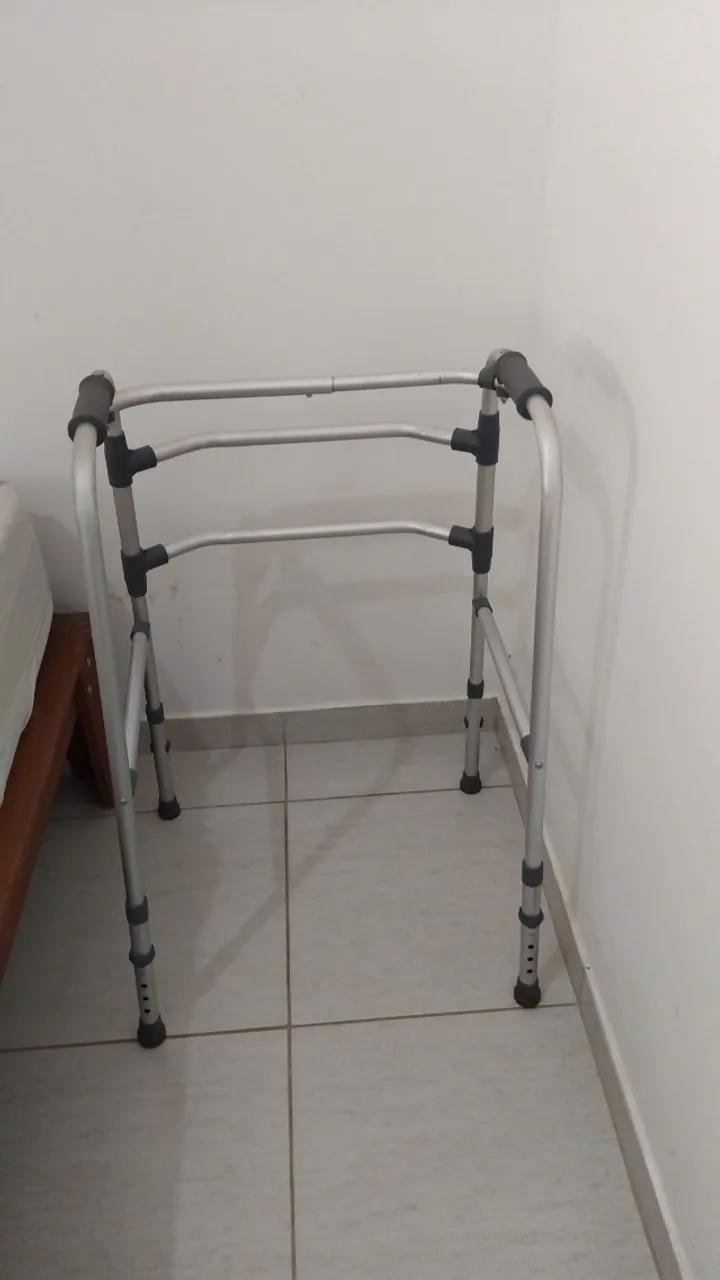 ANDADOR E TP DE VASO SAN (USO POS CIRURGICO)- SEMI NOVOS - OTIMO PREÇO