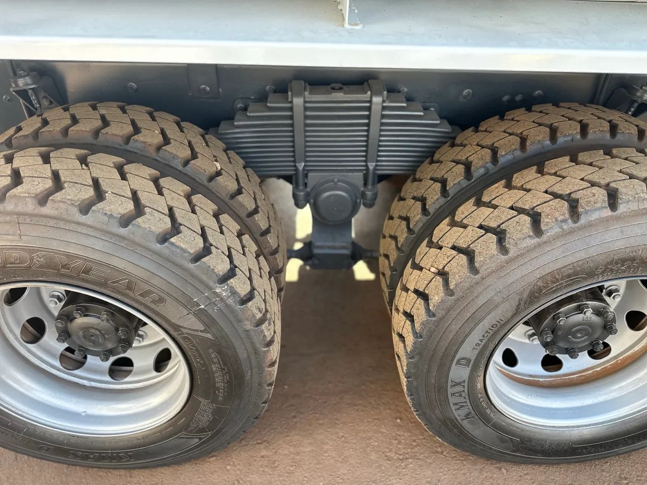 Iveco Tector 6x4 2019 Caçamba  - Foto 6