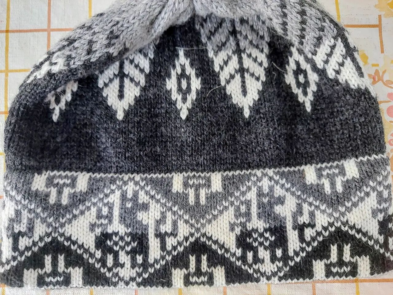Touca de lã do Peru tricotada com design étnico - Foto 2