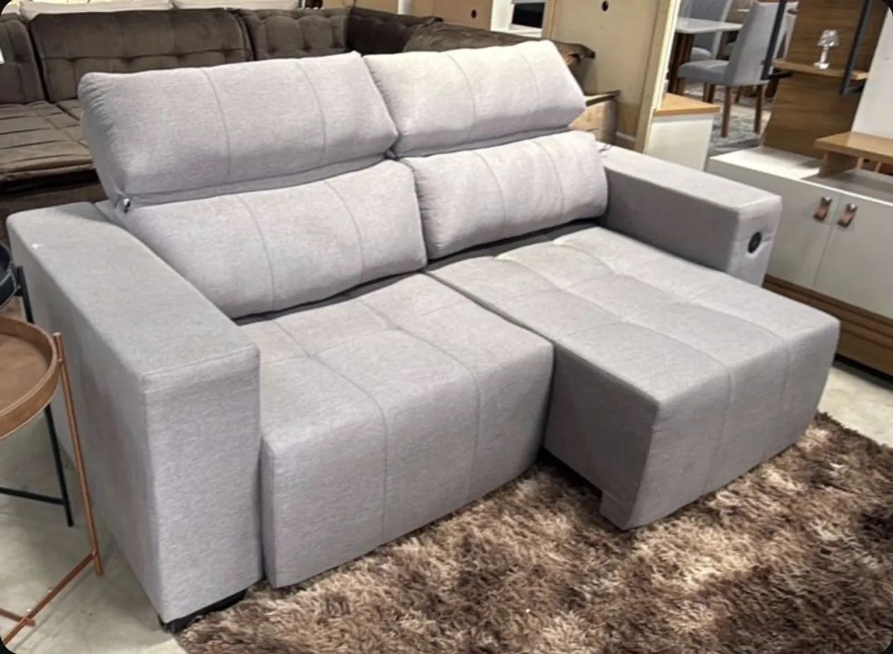 Sofá retrátil e reclinável 2.10 em linho com entrada USB 