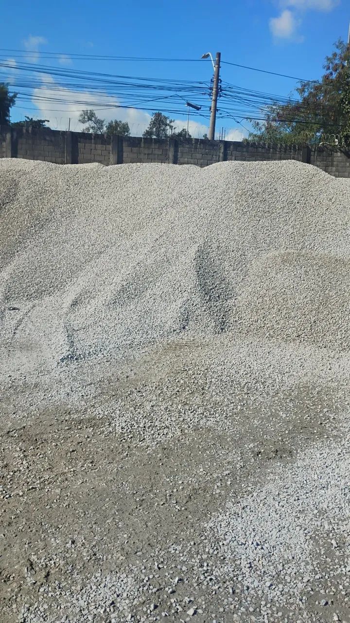 Areia lavada pedra aterro saibro pó de pedra etc.aceitamos cartão - Foto 3