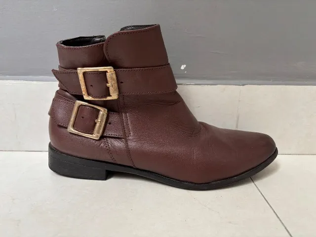 Bota couro Arezzo Tam 35