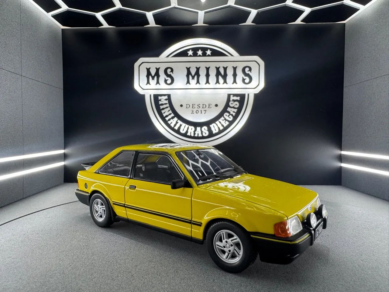 Miniatura Ford Escort XR3 -amarelo escala 1/24 Limitado - Foto 5