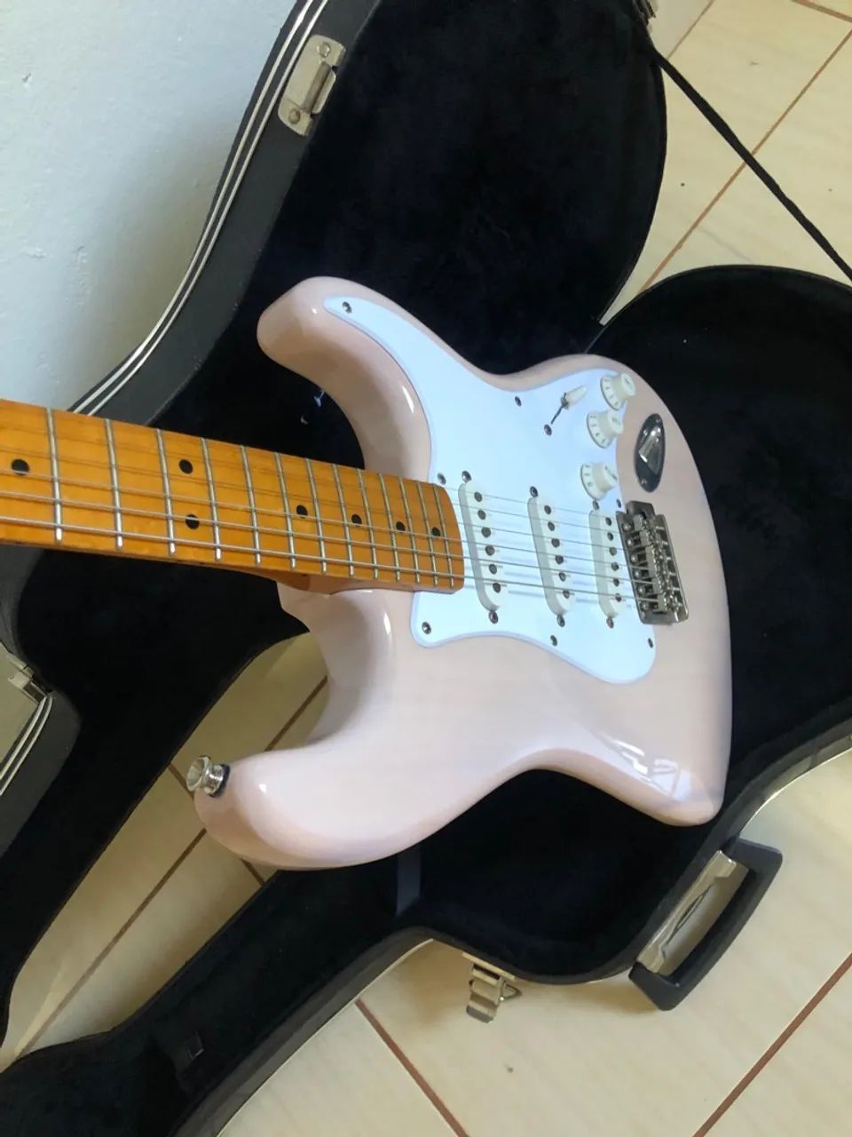 GUITARRA FENDER® SQUIER® CLASSIC VIBE 50S STRATOCASTER- WHITE BLONDE + CASE - Foto 4