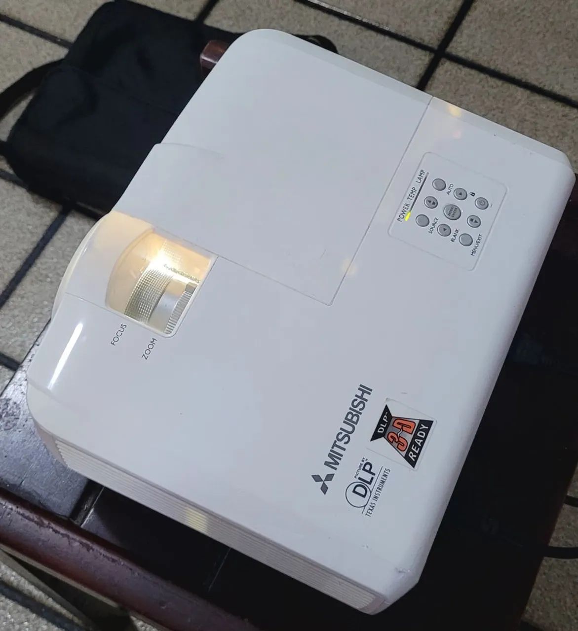 PROJETOR MULTIMÍDIA XGA MITSUBISHI EX240 PROFISSIONAL COM HDMI! - Foto 6