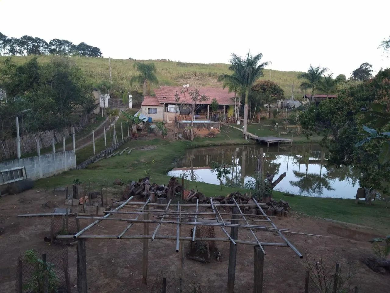 Linda Chácara, com lago particular e piscina - Foto 4