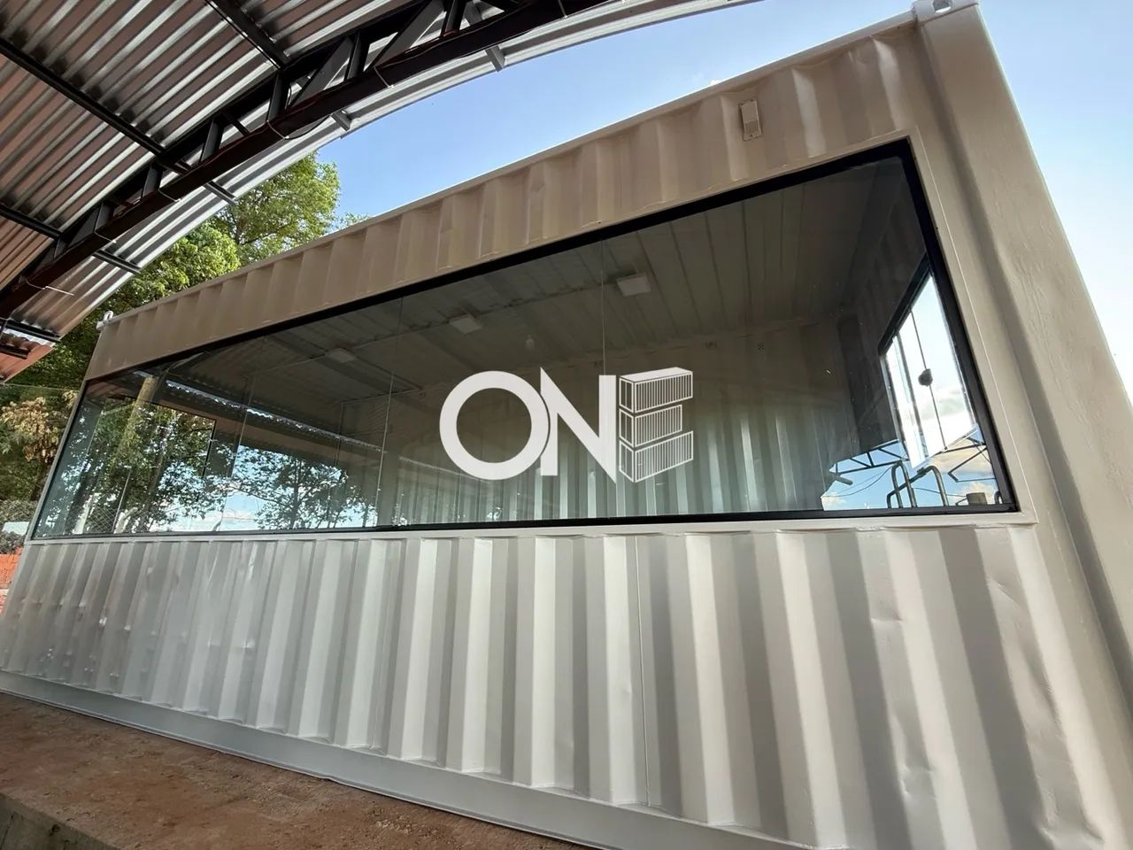 Container para fins comerciais pronto em tempo recorde 