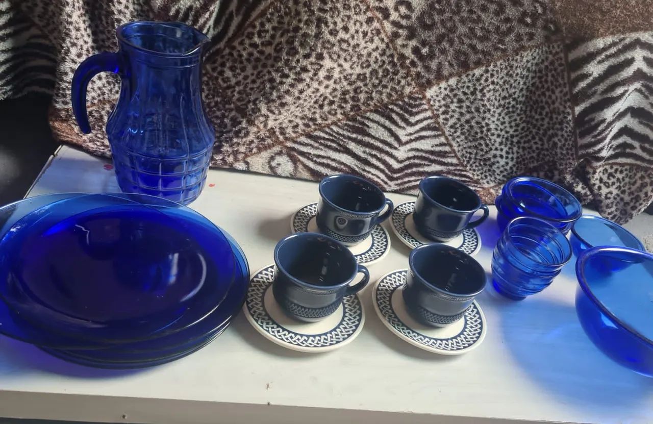 Jogo de chá e café azul cobalto