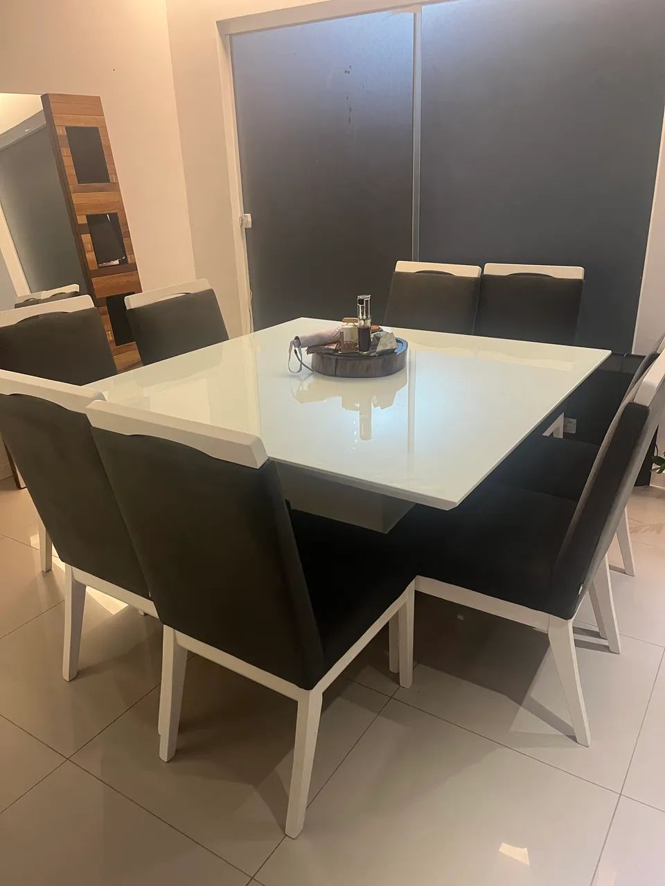 Mesa com 8 cadeiras65570166981506121