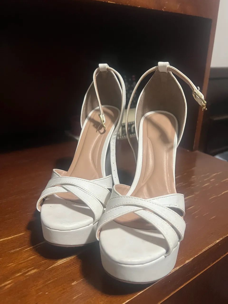Sapato de salto branco 
