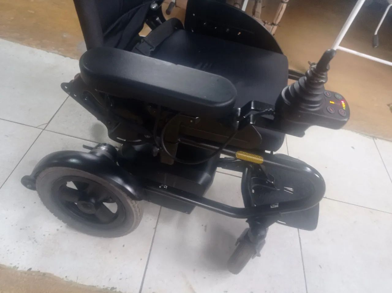 Cadeira de rodas motorizada - Foto 4