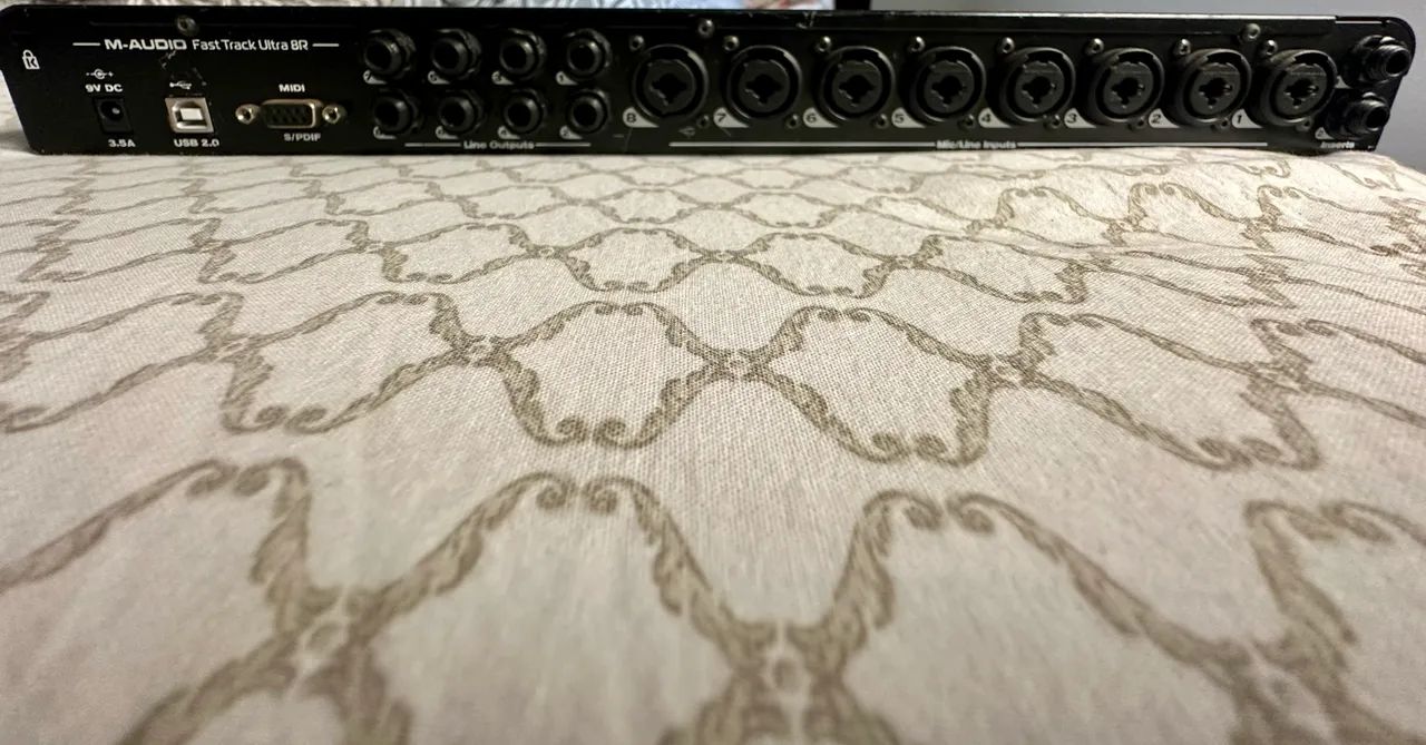 M-Audio Fast Track Ultra 8R - Instrumentos musicais - Ipiranga