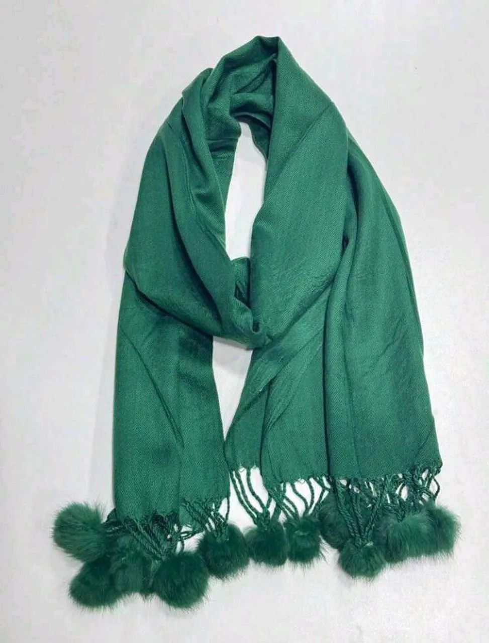 Linda e elegante echarpe verde com pompons - Foto 2