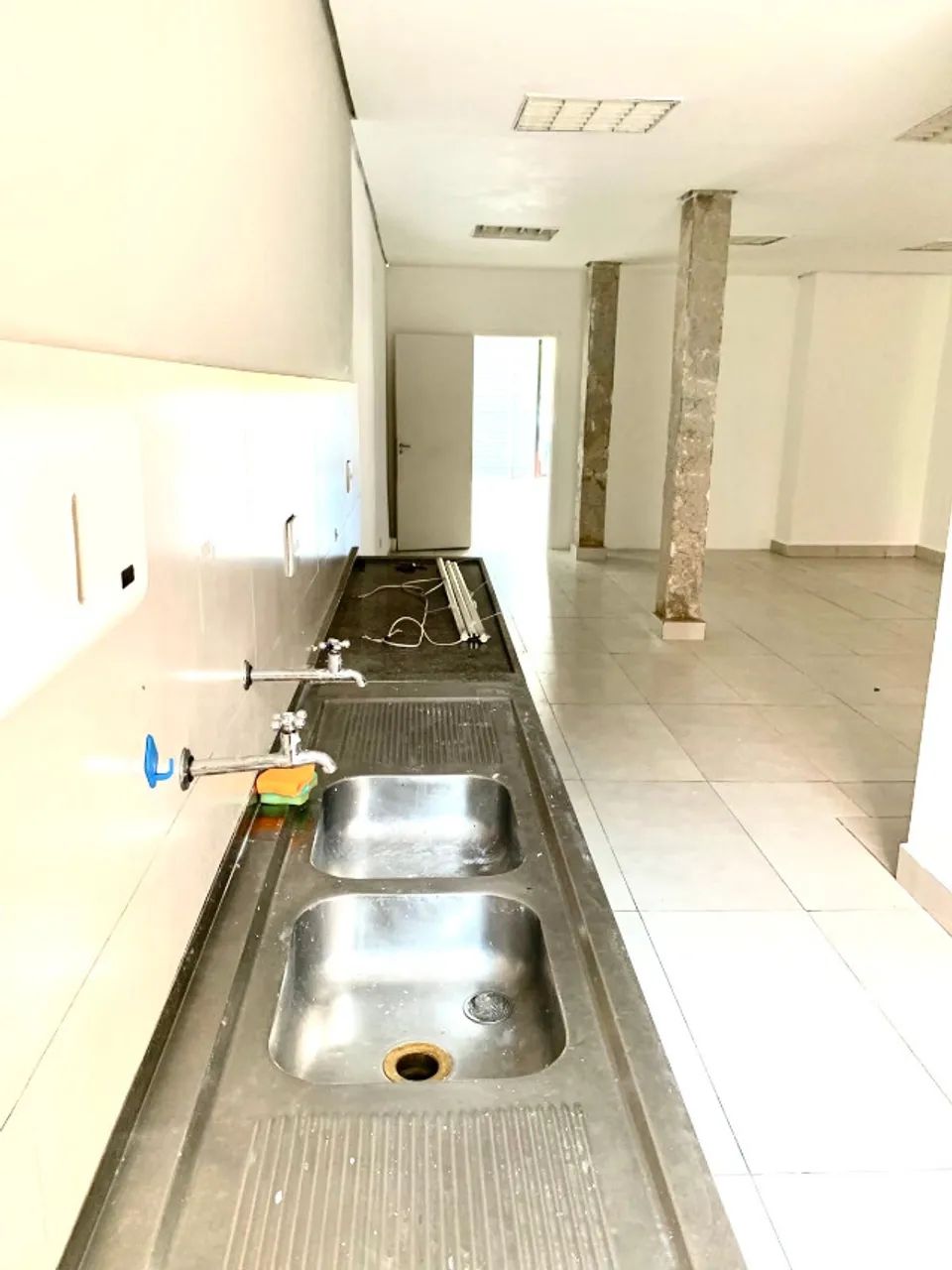Linda loja - 130 m2 de área útil - 100 m da estação de metrô Praça da Árvore (linha azul) - Foto 6