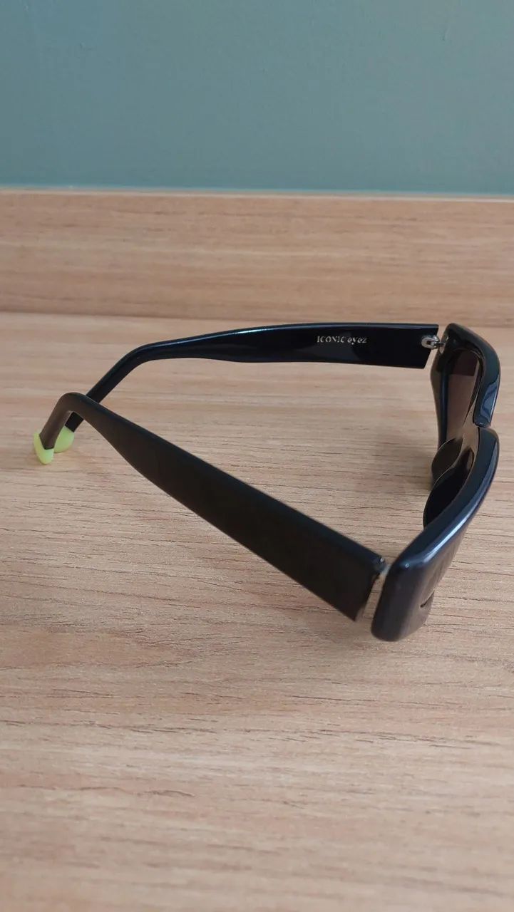 eyeye Óculos Estilé Iconic Eyez Preto com Ponteira Neon - Acessórios