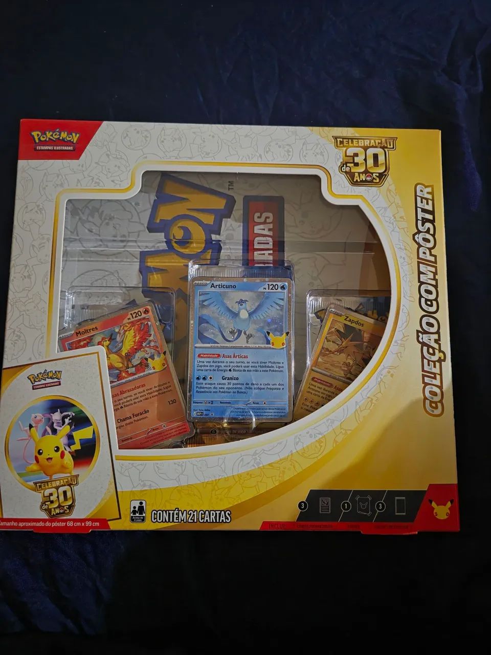 Pokémon coleção com pôster