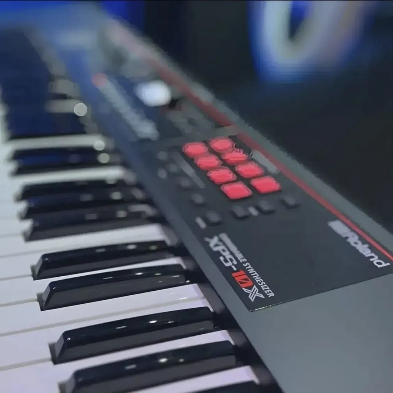 Teclado Roland XP10. 