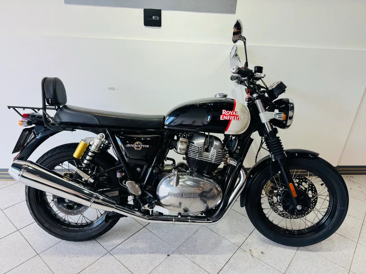 ROYAL ENFIELD INTERCEPTOR 650 - Foto 4