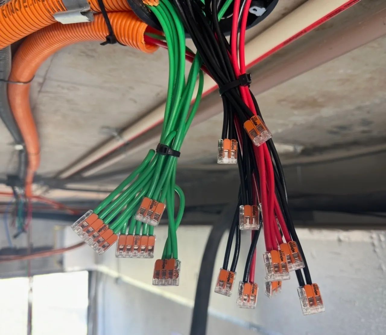 Precisando de um eletricista? Conte com a nossa experiência! - Foto 4