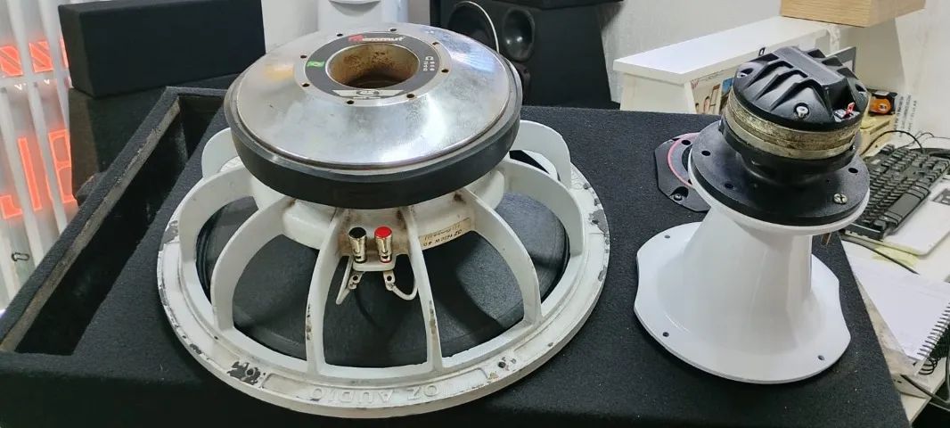CAIXA TRIO OZ 1600RMS 15 POLEGADAS - Aparelhos de Som - Centro