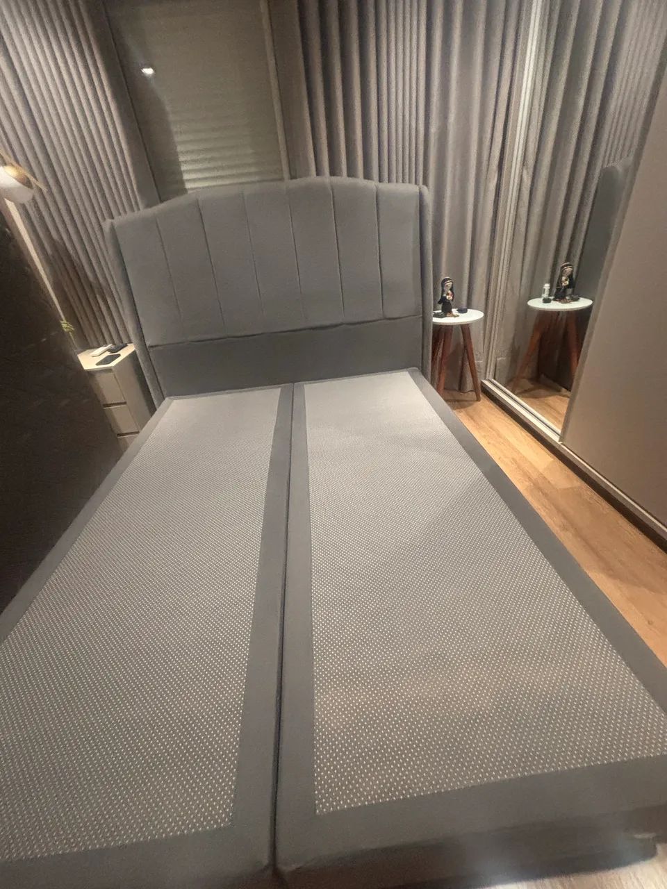 Cama com cabeceira