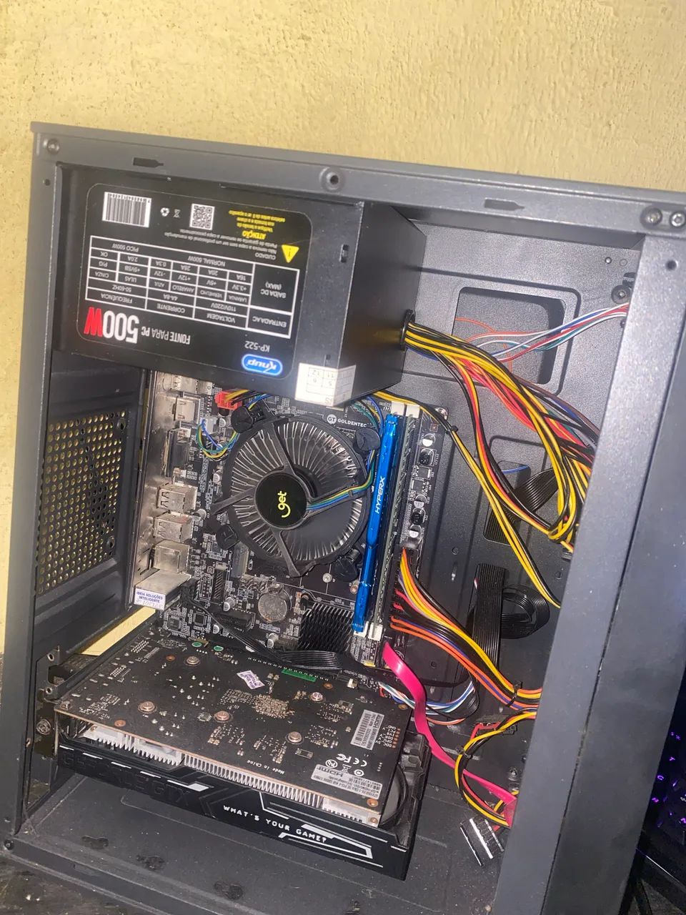 Computador para trabalho e roda algums jogo  como roblox valorant 