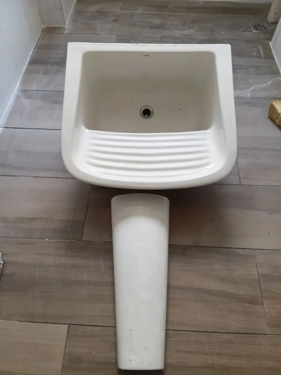 Bacia de louça ótimo estado 