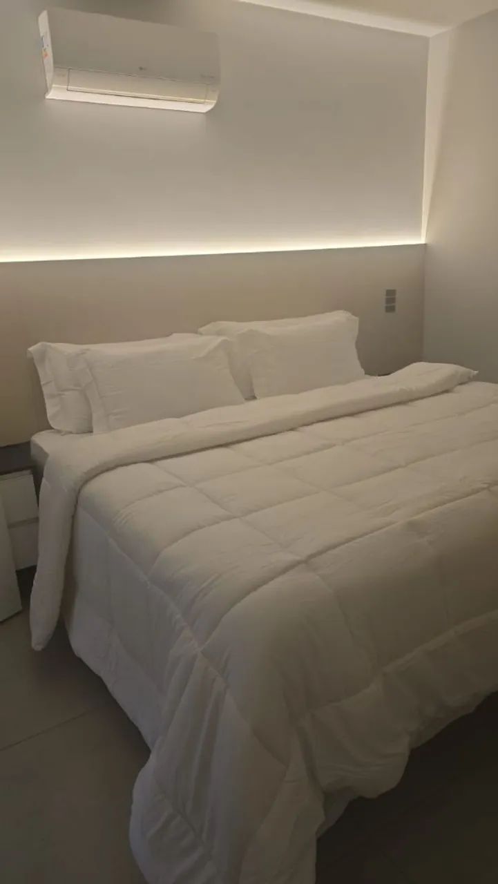 Cabeceira de cama com Led, acabamento planejado, 6 meses de uso