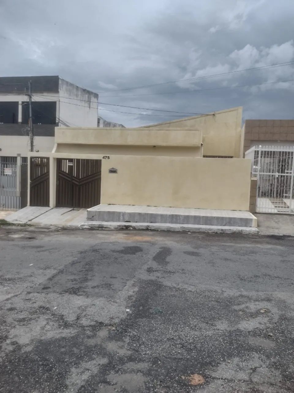 Casa próximo a Hermes Fontes e Desembargador Maynard, 3 quartos
