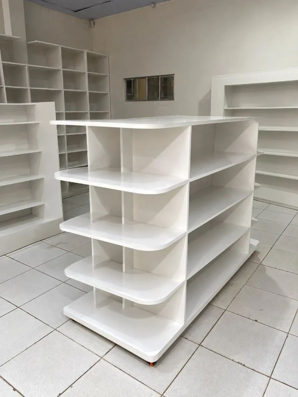 GÕNDOLA DE MDF