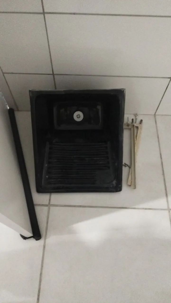 Black fiber sinks.