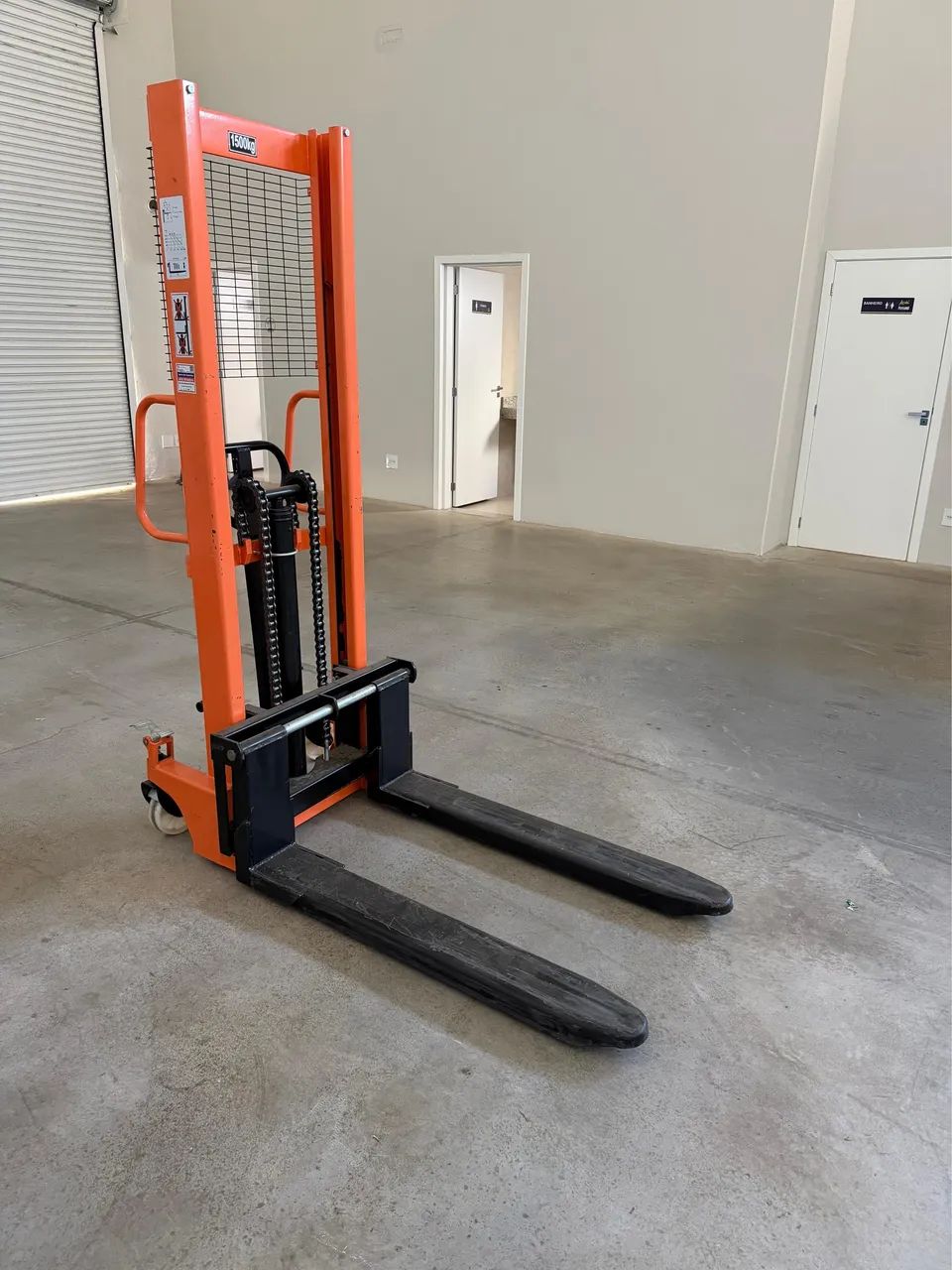 Empilhadeira manual hidráulica de 1500 kg - Foto 2