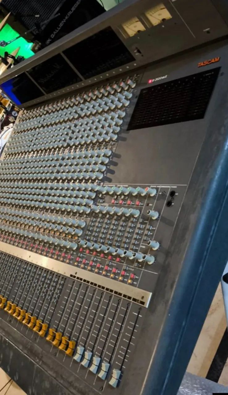 Mesa de som Tascam M2600 - Foto 2