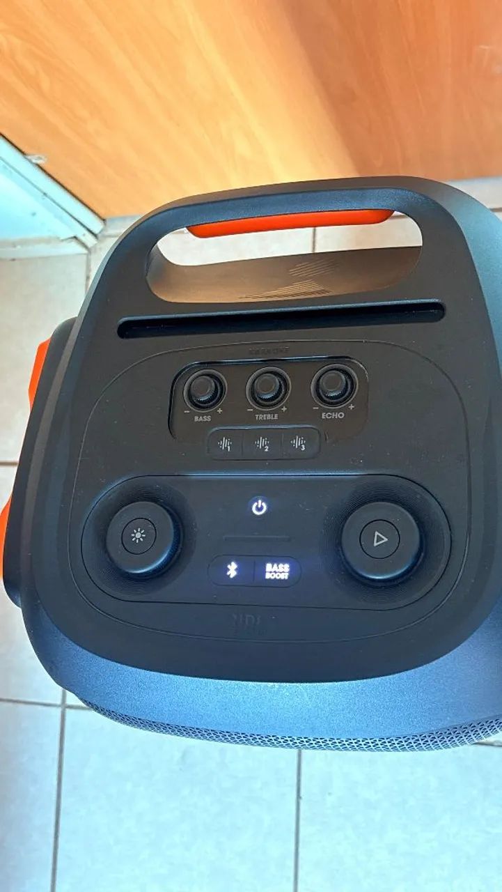 JBL PARTYBOX 710 800W Seminova + MICROFONE  - Foto 3