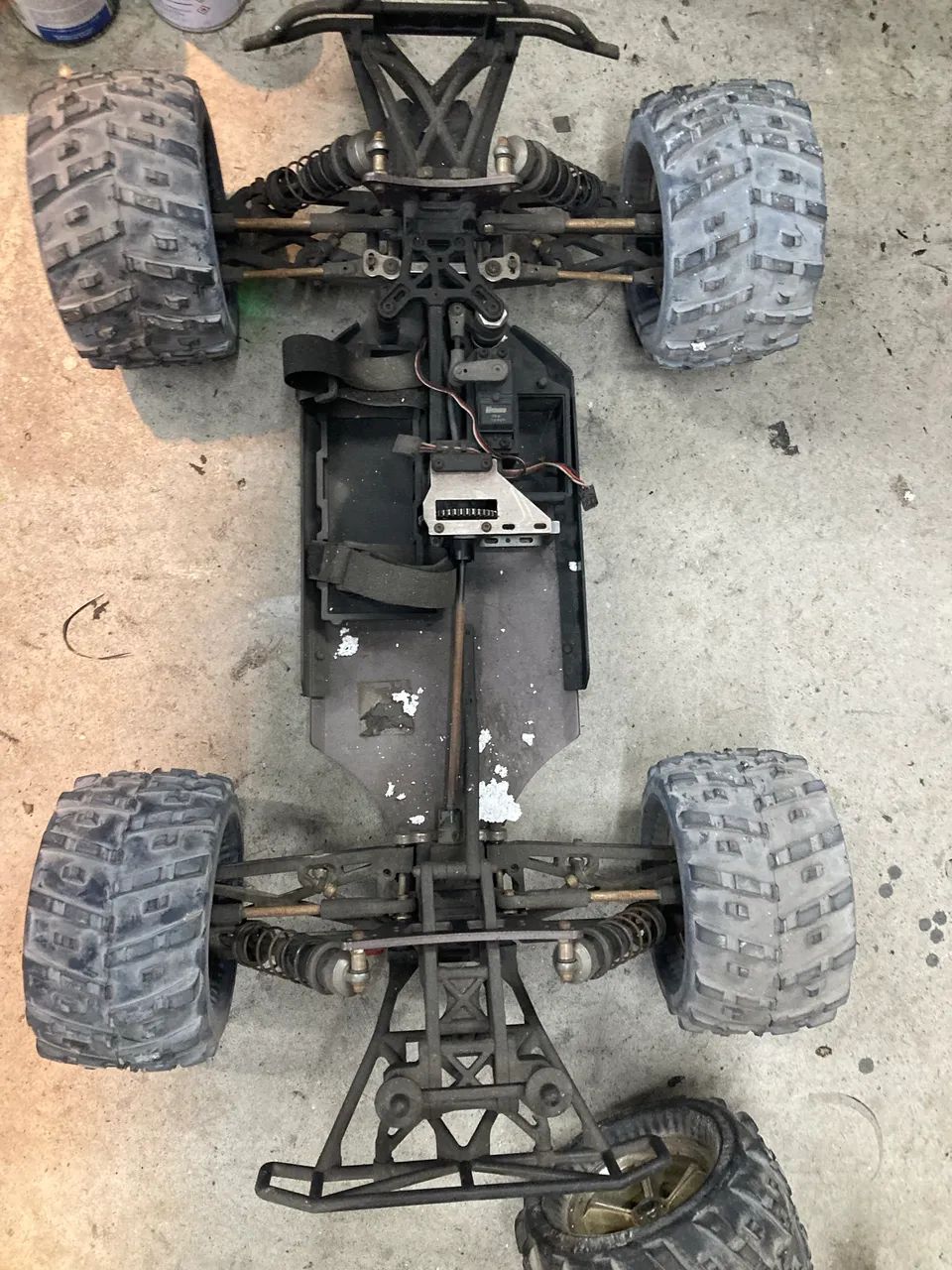Automodelo himoto 1/8 monster truck + chassi extra  - Foto 4