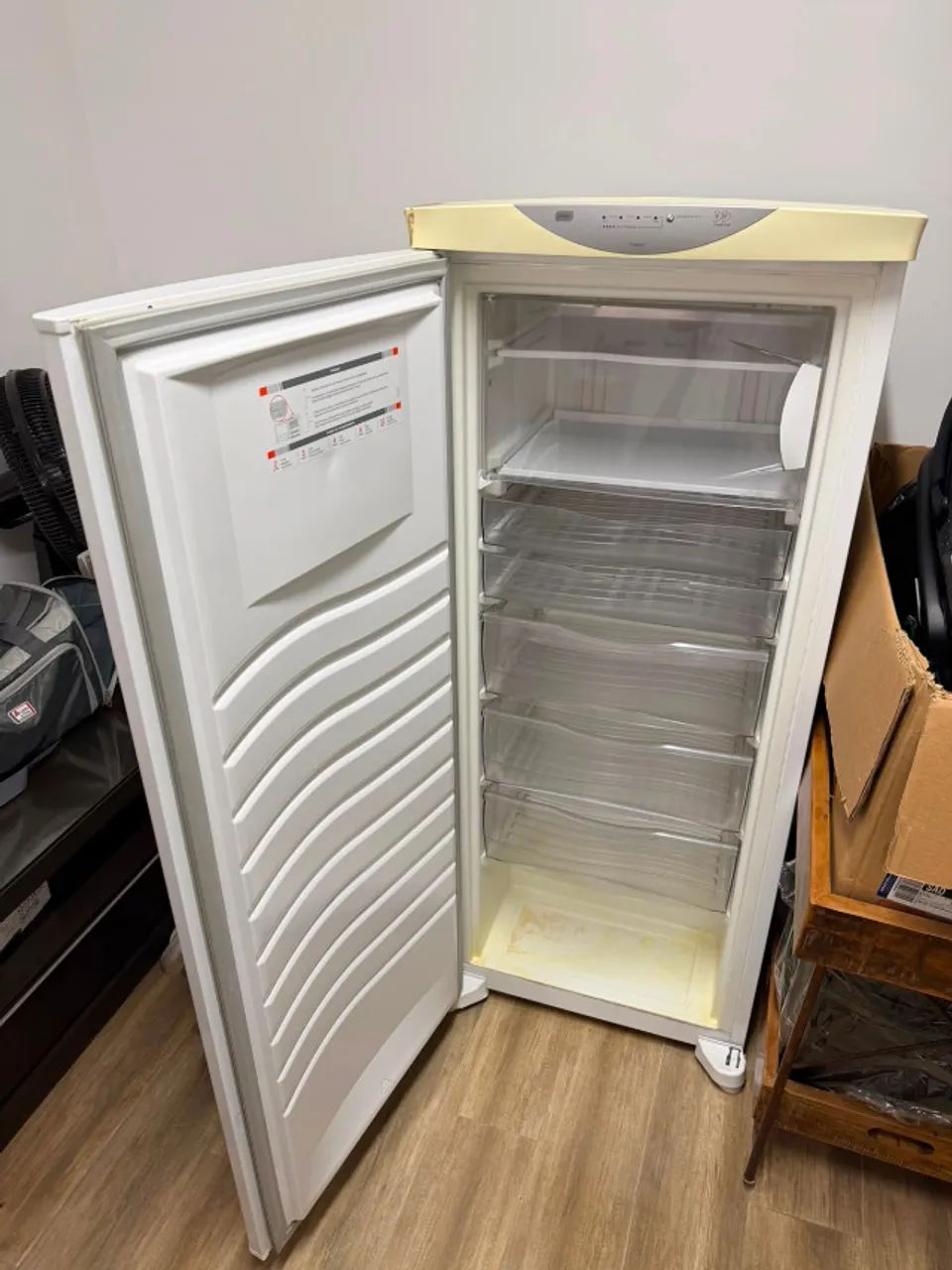 FREEZER VERTICAL BRASTEMP 240 LITROS