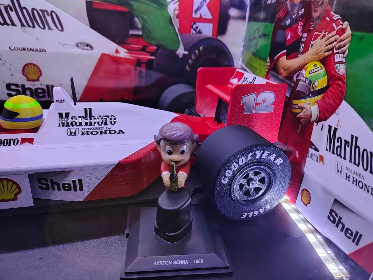 MCLAREN DO AYRTON SENNA MP 4X4 55cmX28cm  - Foto 2
