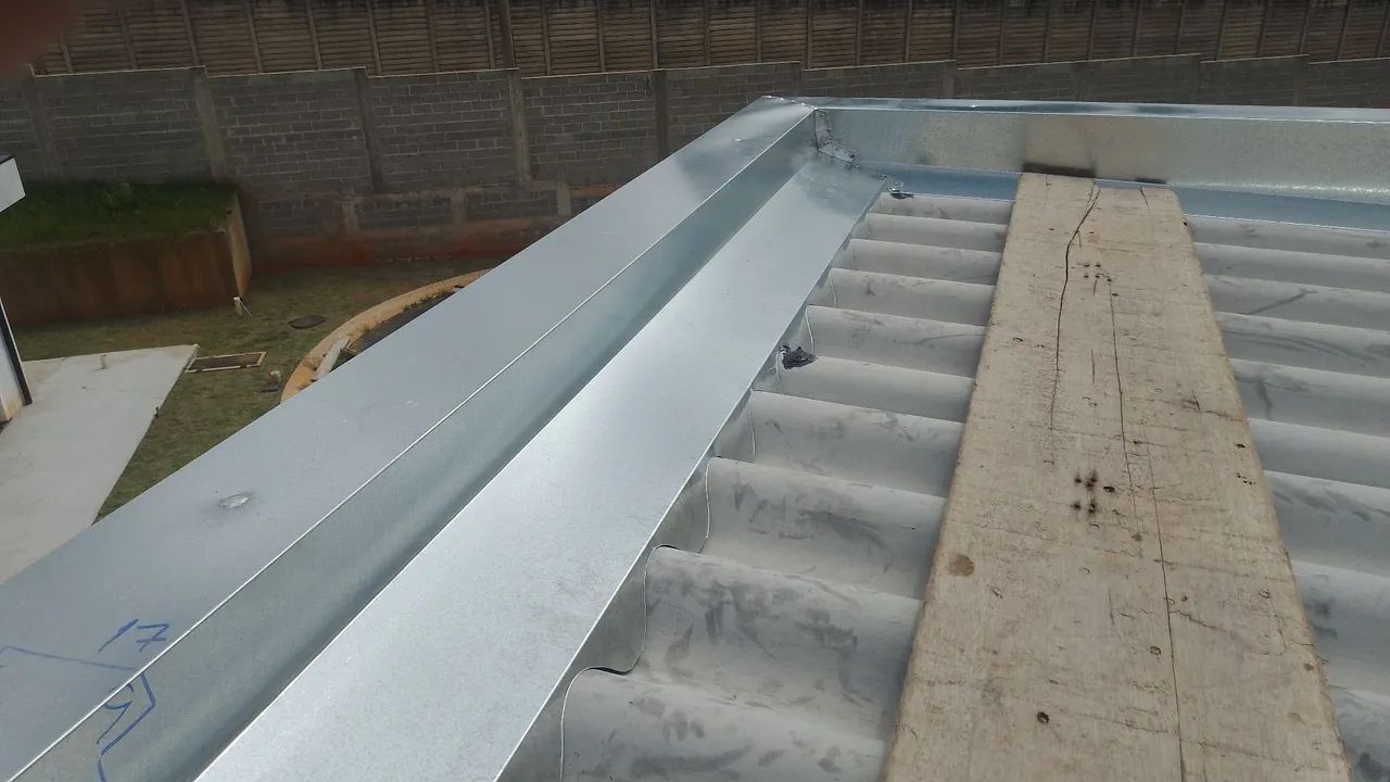 Calhas , rufos e condutores 