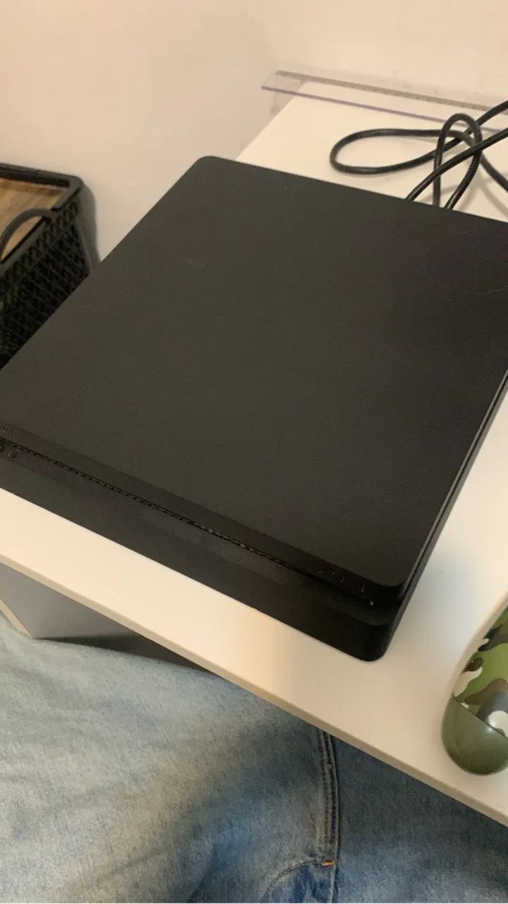 ps4 slim 1T 2 controles - Foto 2